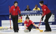 沙巴:中国女子冰壶队世锦赛夺铜直通冬奥会